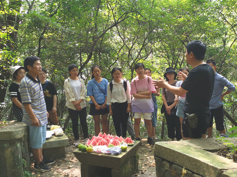 寻找巨匠墓地,做优秀文化的传承者 (3)_副本
